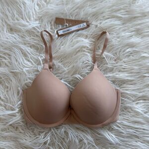 Skims Fits Everybody T-shirt Bra Clay Size 30D